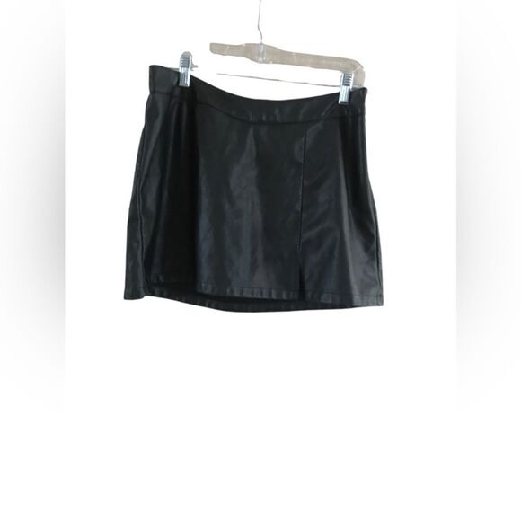 No boundaries size large Faux  leather skirt - Picture 7 of 10